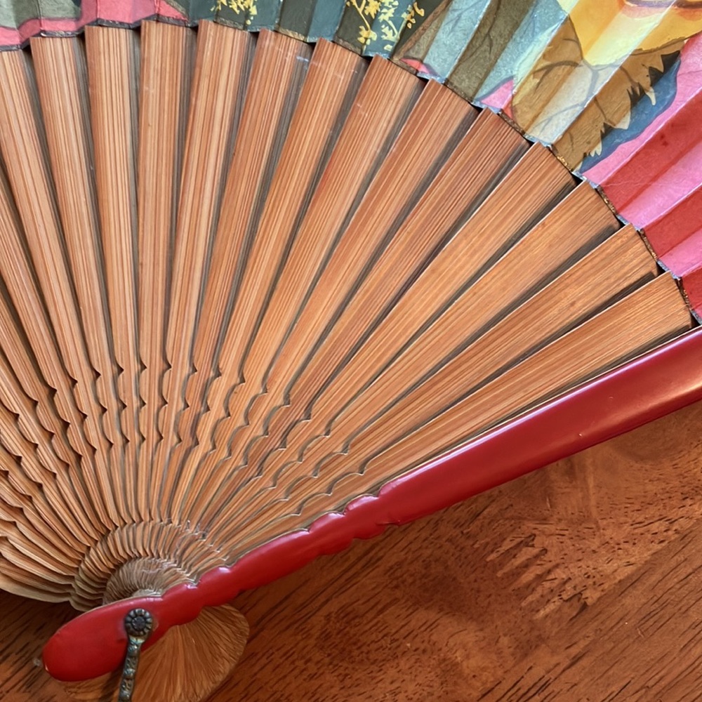 Truly exquisite wood and paper vintage fan, handmade in Spain! - Picture 10 of 16
